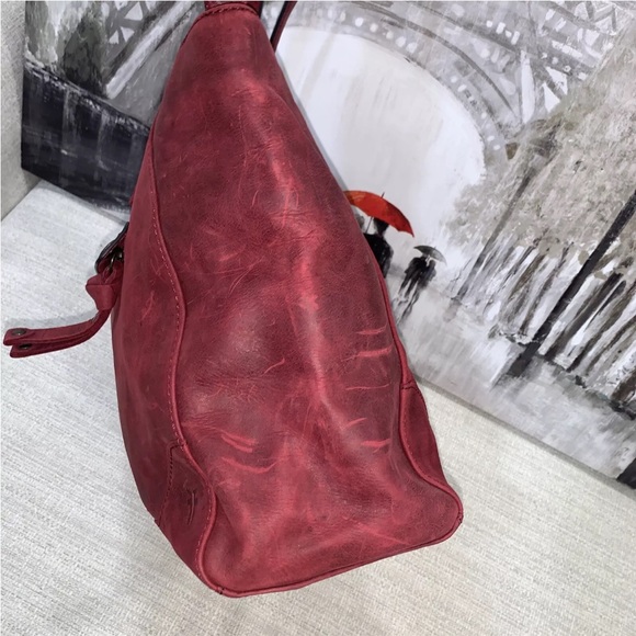 ❤️💜🩷Frye Melissa Zip Tote Bag Distressed Leather -Sangria- MSRP $398 - Picture 9 of 16